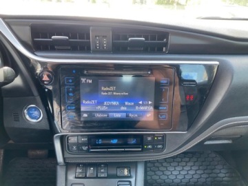 Toyota Auris II Touring Sports Facelifting 1.8 Hybrid 136KM 2016 Toyota Auris HYBRYDA AUTOMAT KLIMATYZACJA NAWIGACJA KAMERA TEMPOMAT GRZANE, zdjęcie 18