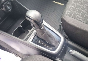 Suzuki Swift VI Hatchback Facelifting 1.2 DualJet SHVS 83KM 2021 Suzuki Swift 1.2 Dualjet SHVS Premium CVT 1.2 Benzyna 83KM, zdjęcie 13