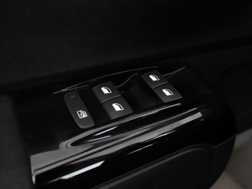 Citroen C3 III Hatchback Facelifting 1.2 PureTech 110KM 2021 Citroen C3 Navi Czujniki parkowania Hak, zdjęcie 33