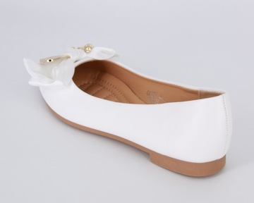 БЕЛЫЕ КОЖАНЫЕ ЖЕНСКИЕ БАЛЕТКИ С ЗОЛОТЫМ МЕДВЕДЕВЫМ ЛАНТОМ ТУФЛИ ДЛЯ ПРИЧАЩЕНИЯ 38