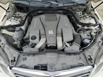 Mercedes Klasa E W212 2012 Mercedes-Benz Klasa E 63 AMG 2012 5.5l 5.5 Benzyna 518KM, zdjęcie 6