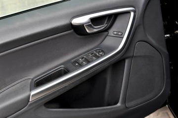 Volvo V60 I Kombi 2.0 D3 136KM 2013 Volvo V60 LiFT 2,0D 5-Cilindrów Automat Ledy, zdjęcie 4