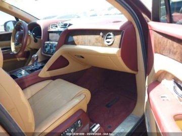 Bentley Bentayga 2021 Bentley Bentayga 2021 Bentley Bentayga V8 AWD 4.0 Benzyna 542KM, zdjęcie 6