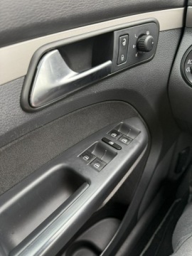 Volkswagen Touran I 1.9 TDI 105KM 2010 Volkswagen Touran 1,9 tdi autamat DSG ładny, zdjęcie 9