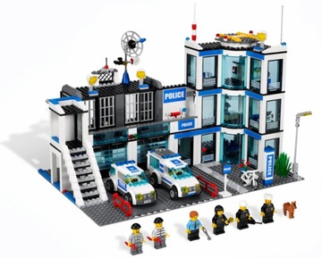 LEGO City 7498 LEGO City Posterunek Policji Używane