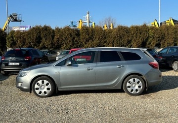 Opel Astra J Sports Tourer 1.7 CDTI ECOTEC 110KM 2012 Opel Astra 2012 r. 1.7 Diesel 110KM, zdjęcie 1