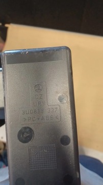 POLIČKA OPĚRADLA SKODA SUPERB 1 3U0 858 337 3U0858337