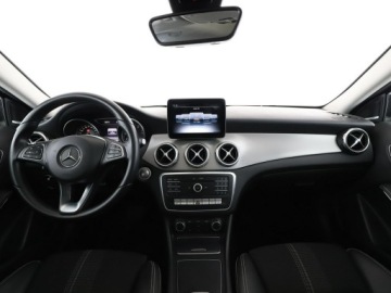 Mercedes GLA I Off-roader 1.6 180 122KM 2017 Mercedes GLA 180 automat full LED półskóra navi, zdjęcie 14