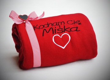 Красивое подарочное одеяло ко Дню святого Валентина с вашей вышивкой.