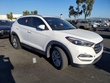 Hyundai Tucson III 2016 Hyundai Tucson 2016 HYUNDAI TUCSON SE 2.0 Benzyna 142KM, zdjęcie 4