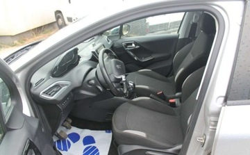 Peugeot 208 I Hatchback 3d 1.6 e-HDI 92KM 2015 Peugeot 208 1.6 Diesel 92KM, zdjęcie 8