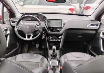 Peugeot 2008 I SUV Facelifting 1.2 PureTech 110KM 2017 Peugeot 2008 2017r, 1.2 Benzyna 110KM. Uszkodzony przod. Jezdzi 1.2 110KM, zdjęcie 6