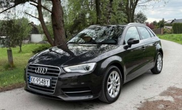 Audi A3 8V Hatchback 3d 1.2 TFSI 110KM 2015 Audi A3 Sportback Audi A3 Sportback 1.2 TFSI Attraction S tronic 1.2 110KM, zdjęcie 1