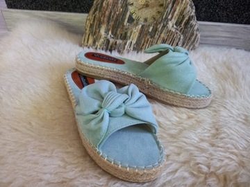 PASTELOWE KLAPKI ESPADRYLE 38 ZAMSZOWE Z KOKARDKĄ