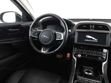 Jaguar XE Sedan 2.0 i4 180KM 2018 Jaguar XE niski przebieg skóra navi virtual, zdjęcie 15