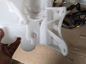 TOYOTA AURIS 13-19 бачок омывателя 85350-02200