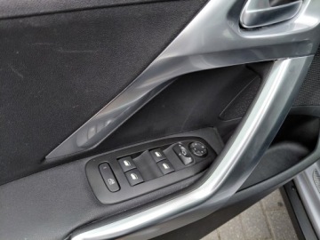 Peugeot 2008 I SUV Facelifting 1.2 PureTech 130KM 2018 Peugeot 2008 Navi Kamera Panorama Klimatronik 1.2 Benzyna 130KM, zdjęcie 10