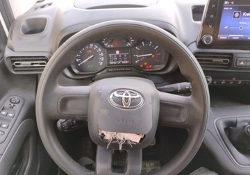 Toyota 2021 Toyota Proace City Verso XI 2021r, 1.5 Diesel. Uszkodzony przod i lekko ty, zdjęcie 11