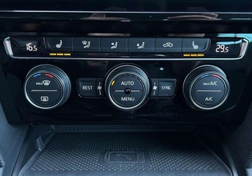 Volkswagen Passat B8 Variant Facelifting 2.0 TSI 190KM 2019 Volkswagen Passat Variant R-LINE -elegance, DCC, Matrix, Hak, DYNAUDIO, AC, zdjęcie 24