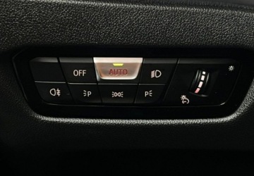 BMW Seria 3 G20-G21 Touring 2.0 330e 292KM 2022 BMW Seria 3 Naped 4x4 Hak Lopatki FV 23 2.0 Hybryda Plug-in 292KM, zdjęcie 13