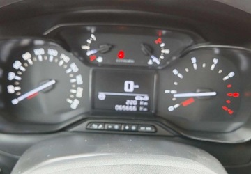 Citroen C3 III Hatchback 1.2 PureTech 82KM 2017 Citroen C3 1,2 Ben 82 km 1.2 Benzyna 82KM, zdjęcie 8