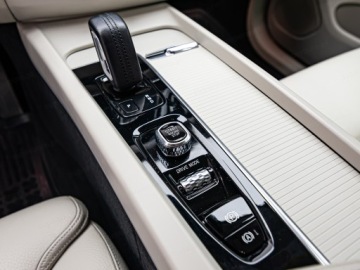 Volvo XC60 II 2021 VOLVO XC60 B4 D AWD Momentum Pro aut Suv 197KM 2021, zdjęcie 21