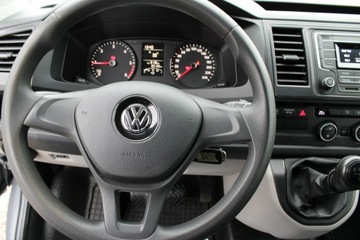 Volkswagen Caravelle T6 Transporter 2.0 TDI 102KM 2017 Volkswagen Caravelle Trendline L2 F-vat, zdjęcie 13