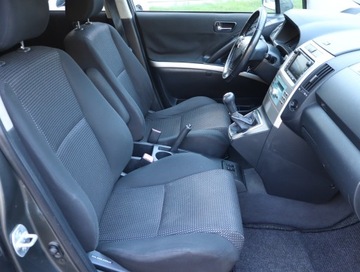 Toyota Corolla Verso E120 2.2 D-4D 177KM 2006 Toyota Corolla Verso 2.2 D-4D, 174 KM, 7 miejsc, zdjęcie 8