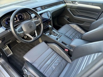 Volkswagen Passat B8 Variant Facelifting 2.0 TDI SCR 200KM 2022 Volkswagen Passat R-Line 4Mot. HarmanKardon LED Matrix Hak Kamera Cofania, zdjęcie 9