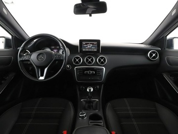 Mercedes Klasa A W176 Hatchback 5d 1.6 180 BlueEFFICIENCY 122KM 2014 Mercedes A 180 klimatyzacja półskóra kamera, zdjęcie 14