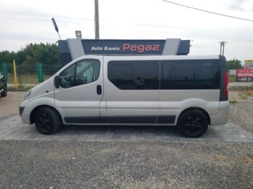 Opel Vivaro A Combi L1 2.0 CDTI 115KM 2013 Opel Vivaro Opel Vivaro 2.0 CDTI L2H1 Life Cosmo 2.0 Diesel 114KM, zdjęcie 2