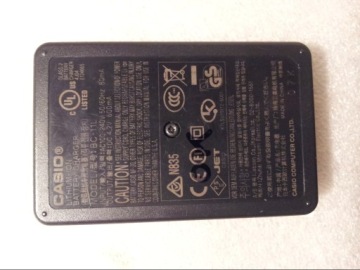 Оригинальное зарядное устройство CASIO BC-11L заряжает аккумулятор NP-20 - 4,2В 600мА.