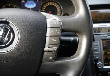 Volkswagen Phaeton 4.2 i V8 40V 335KM 2010 Volkswagen Phaeton LIFT 4.2 V8 335HP 4motion LONG ACC DVD LED Gwarancja 4.2, zdjęcie 12