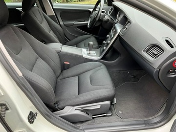 Volvo V60 I Kombi 1.6 T4 180KM 2011 Volvo V60 T4 180 KM Automat Podgrzewane fotele, zdjęcie 11