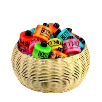 КРУГЛАЯ КОРЗИНА ИЗ РОТАНГА ДЛЯ ТУАЛЕТНЫХ ПРИНАДЛЕЖНОСТЕЙ В ВАННОЙ КОМНАТЕ