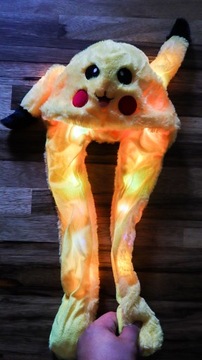 ПЛЮШЕВАЯ ШАПКА ПИКАЧУ С ПОДВИЖНЫМИ УШАМИ СВЕТИТСЯ