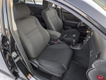 Toyota Avensis II Sedan 1.8 VVT-i 129KM 2004 Toyota Avensis 1.8 VVTI LPG Klima Tempomat Serwis Gwarancja 1.8 129KM, zdjęcie 32