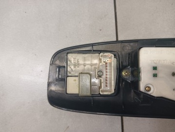 PANEL PŘEPÍNAČ SKEL LEVÝ PŘEDNÍ TOYOTA CAMRY