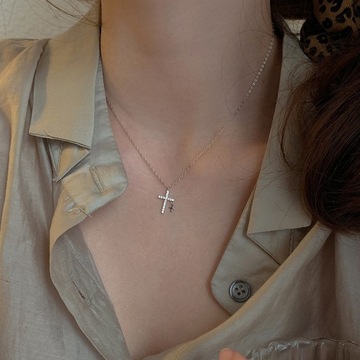 New Creativity Light Luxury Zircon Cross Pendant
