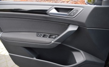 Volkswagen Touran III 2.0 TDI SCR 190KM 2019 Volkswagen Touran 2,0 TDI 190 KM 7 Osobowy FULL LED HIGH-LINE Alcantara Na, zdjęcie 23