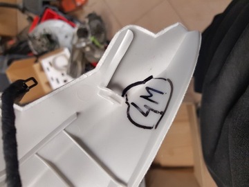 КРЫШКА СТОЙКИ ЛЕВАЯ TOUAREG III DYNAUDIO