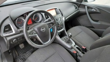 Opel Astra J Sports Tourer Facelifting 1.6 CDTI ecoFLEX 110KM 2015 Opel Astra 1.6D, 110KM, Bezwypadek, zdjęcie 17