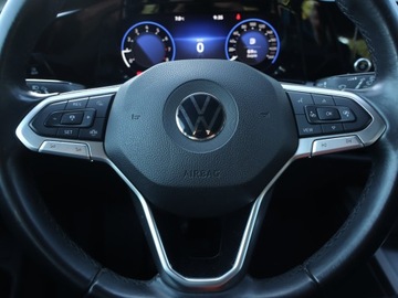Volkswagen Golf VIII Hatchback 1.5 TSI EVO 130KM 2021 VW Golf 1.5 TSI, Salon Polska, 1. Właściciel, zdjęcie 20