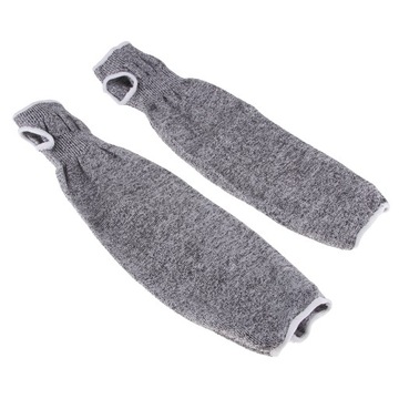 Нарукавники из специального материала.