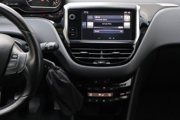 Peugeot 208 I Hatchback 5d Facelifting 1.2 PureTech 110KM 2016 Peugeot 208 1.2 PureTech, Salon Polska, zdjęcie 12