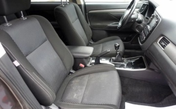 Mitsubishi Outlander III 2017 Mitsubishi Outlander 2.2DI-D 150KM 4WD 4x4 7osobowy Xenony Nawigacja Grzan, zdjęcie 11