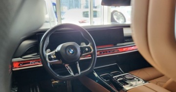 BMW Seria 7 G70 2023 BMW Seria 7 Salon Polska Radary automatyczne drzwi wszystkie pakiety Mpro, zdjęcie 12