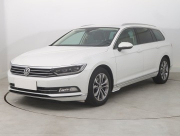 Volkswagen Passat B8 Variant 1.8 TSI BlueMotion Technology 180KM 2017 VW Passat 1.8 TSI, Salon Polska, Serwis ASO, zdjęcie 1