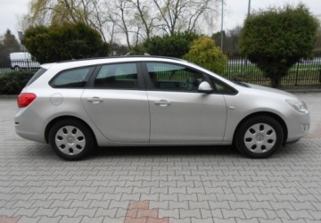Opel Astra J Sports Tourer 1.7 CDTI ECOTEC 110KM 2011 Opel Astra Opel Astra J 1.7 Diesel 110KM, zdjęcie 6