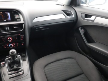Audi A4 B8 Avant Facelifting 2.0 TDI 112g 136KM 2013 Audi A4 2.0 TDI, Klima, Klimatronic, Parktronic, zdjęcie 7